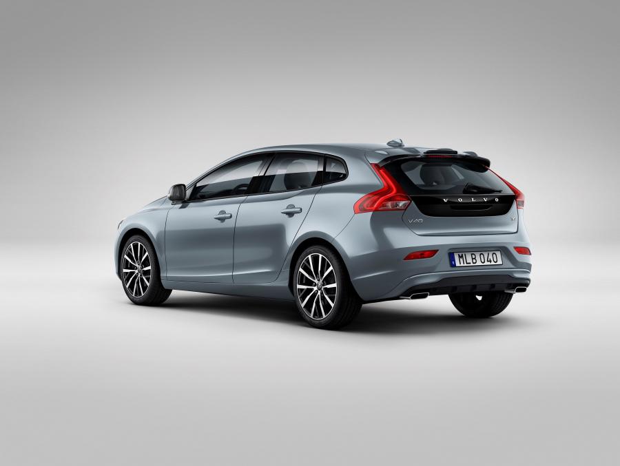  Volvo V40 T4 Momentum 2016 года  (WW) (фото 13 из 18)